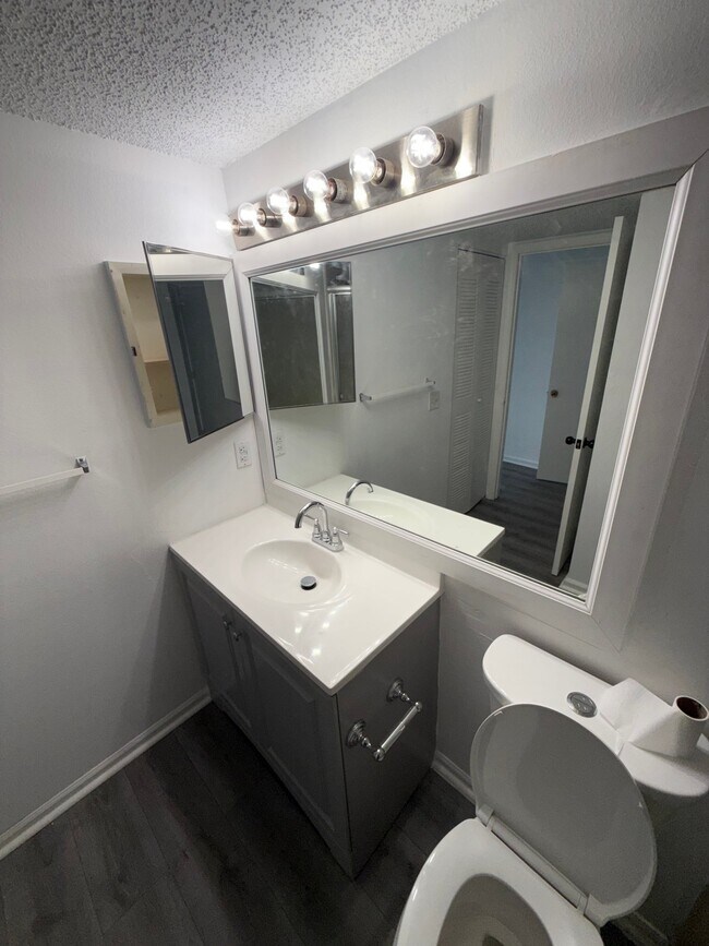 Building Photo - 13565 Eagle Ridge Dr