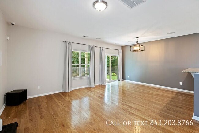 Building Photo - 158 Charlesfort Way