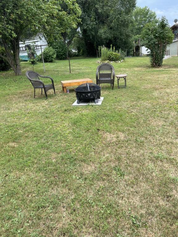 Building Photo - 208 Miller St