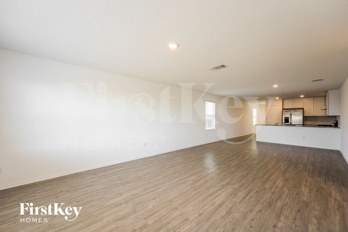 Building Photo - 2424 Lake Hls