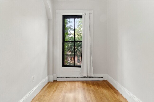Building Photo - 182 W Brookline St