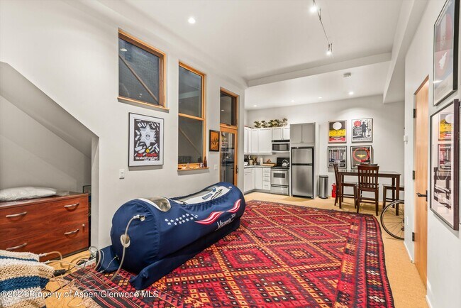 Building Photo - 308 Park Ave