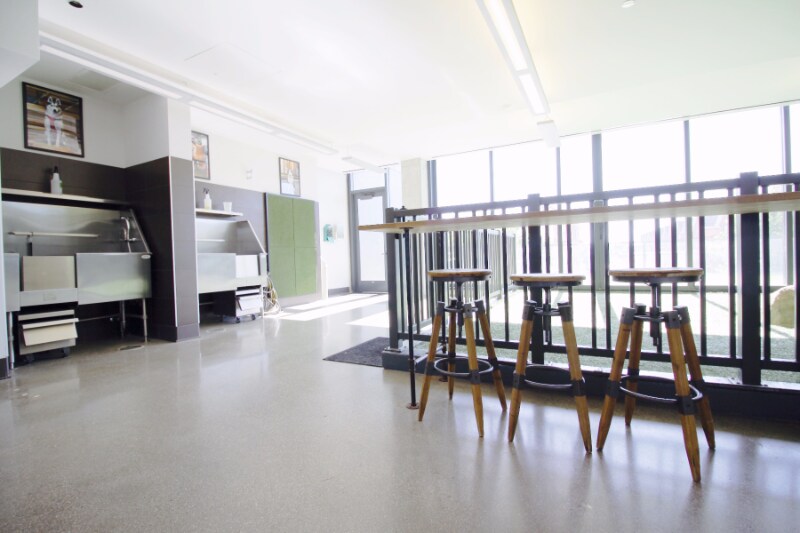 Building Photo - 649 W Division St