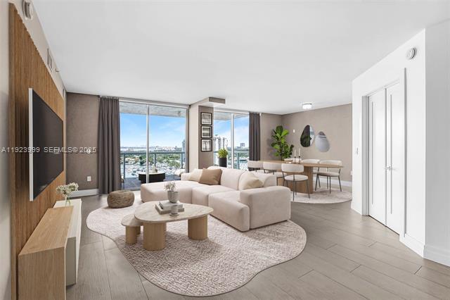 Building Photo - 10 Venetian Way