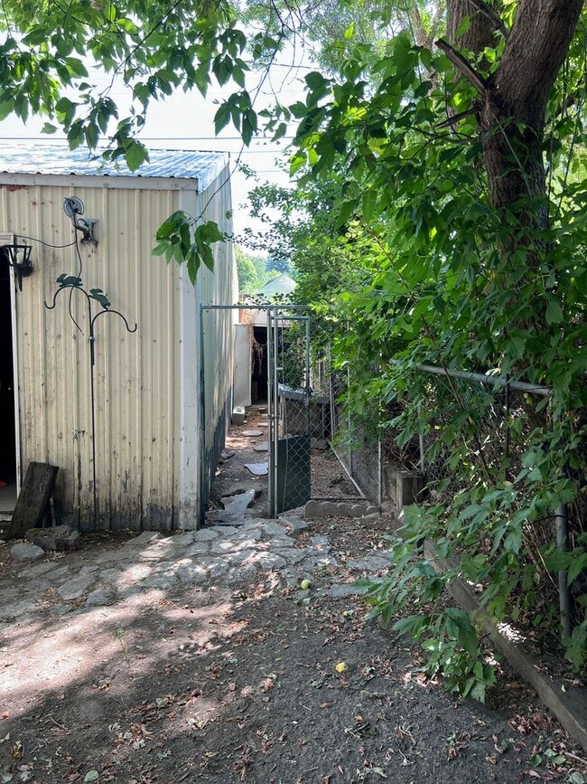 Building Photo - Charming 5 Bed, 2 bath home in the heart o...