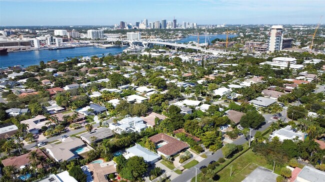 Building Photo - 1959 SE 25th Ave