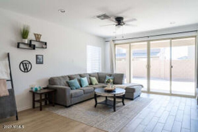 Building Photo - Apply Here www.realty480pm.appfolio.com/listings