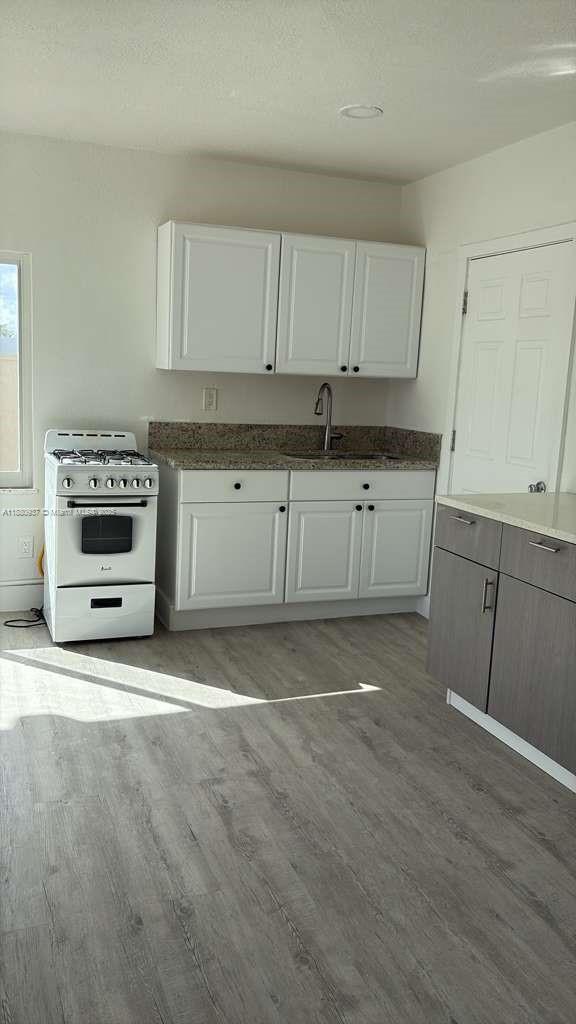 Building Photo - 1943 71st St