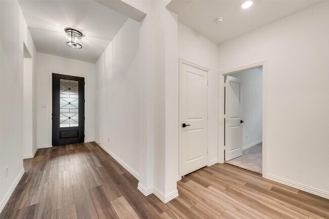 Building Photo - 2512 Lemon Mint Ln
