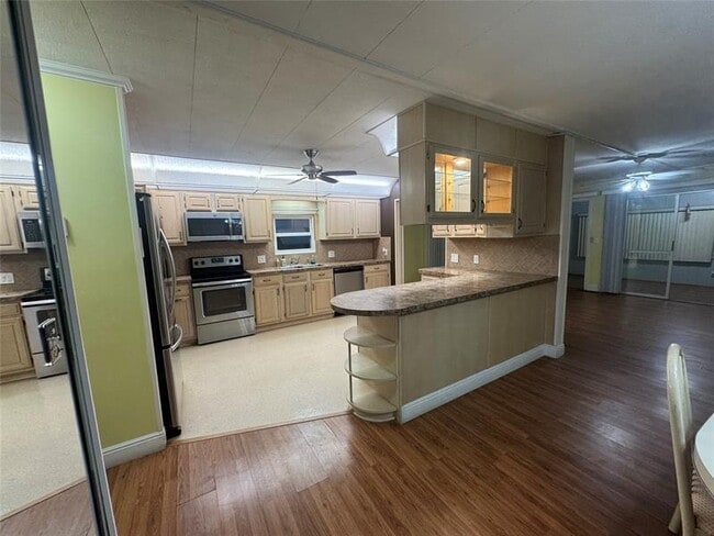 Building Photo - 1921 SW 83rd Ave