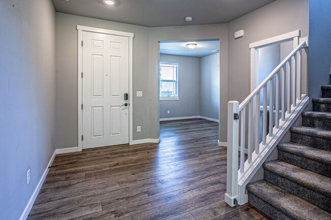 Building Photo - Spacious 4 bed home in Cascade Vista Commu...