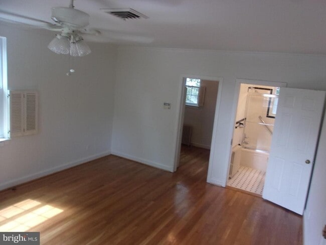 Building Photo - 1114 S Oakcrest Rd