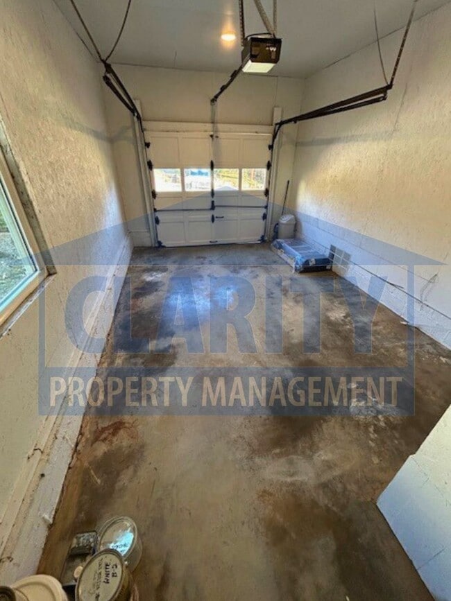 Building Photo - Three bedroom home in Downtown Cleveland!