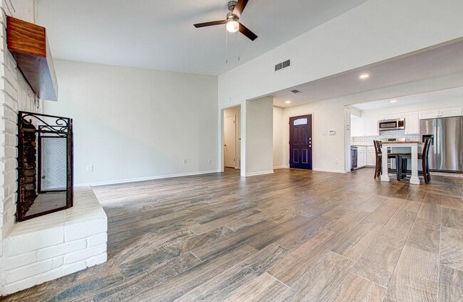 Building Photo - 1406 Thornridge Rd