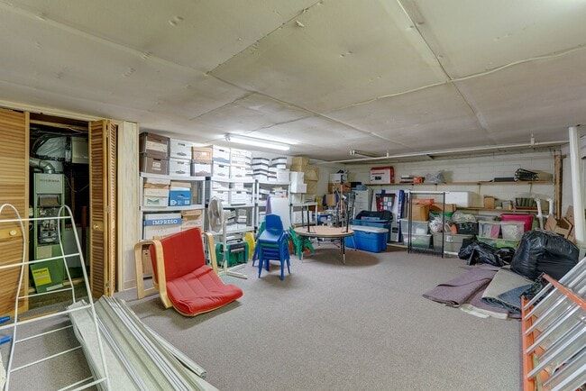 Building Photo - Spring Glen Business Center