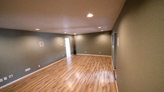 Building Photo - 547 Hill St