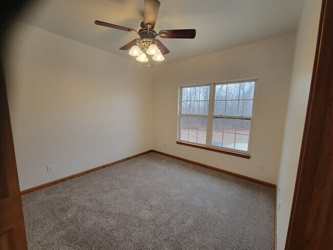 Building Photo - Beautiful 2BR/2BA Luxury Condo