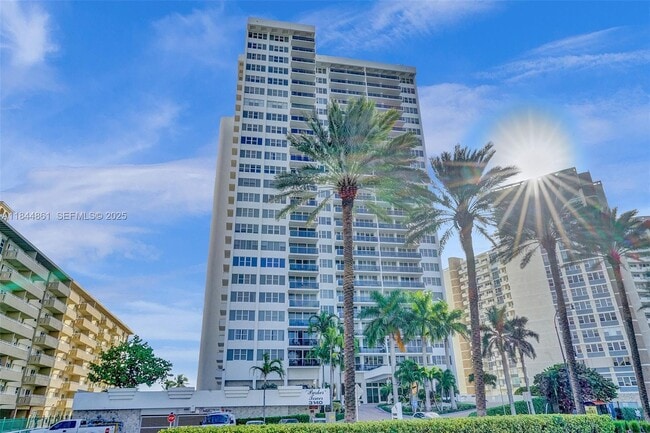 Building Photo - 3140 S Ocean Dr