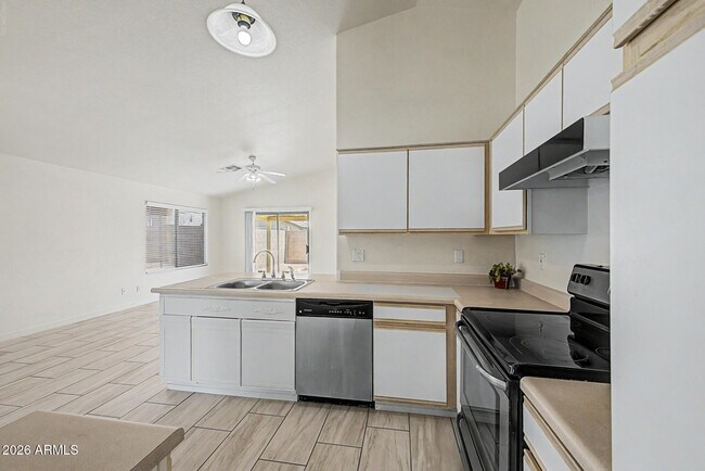 Building Photo - 8563 W Mission Ln