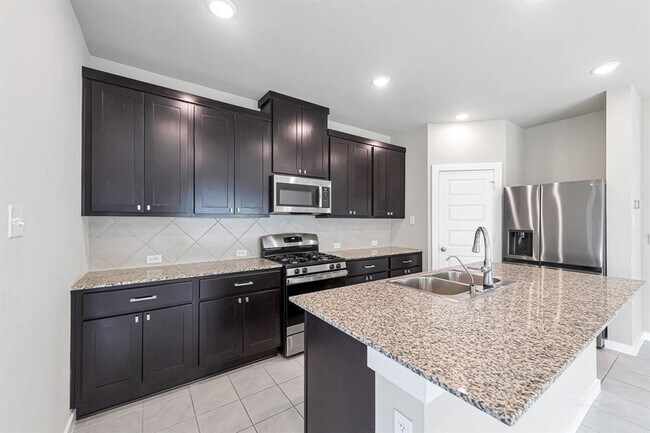 Building Photo - 7138 Clearwater Cv Dr