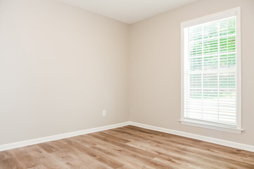 Building Photo - 2214 Pleasant Dale Dr