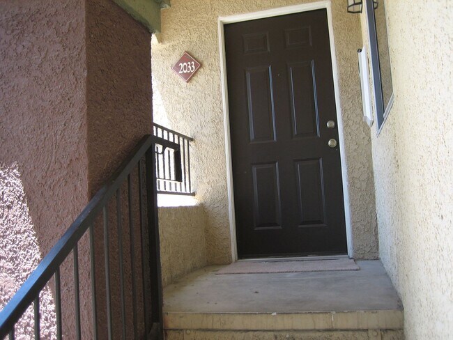 Building Photo - NICE CONDO, 3 BEDROOMS, 2 FULL BATHS, NEW ...