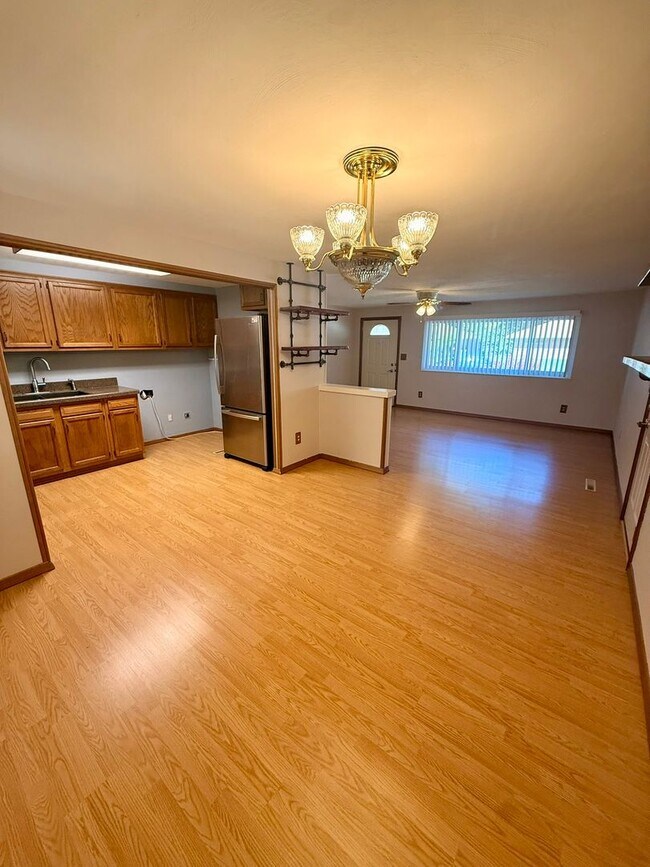 Building Photo - 4820 Rexwood Dr