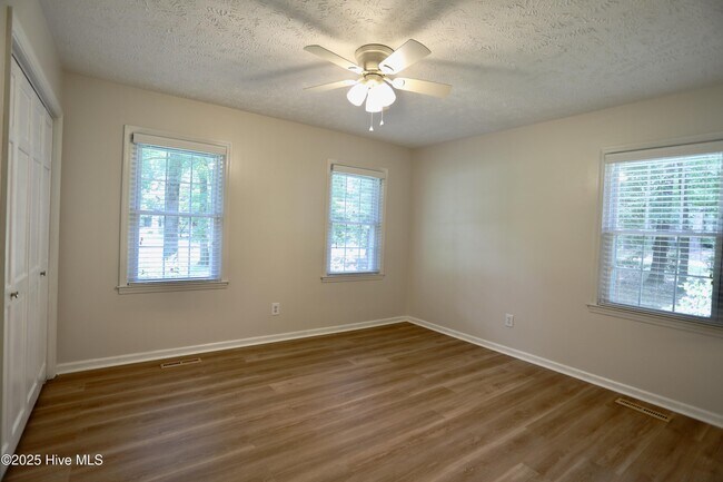 Building Photo - 202 Haldane Dr