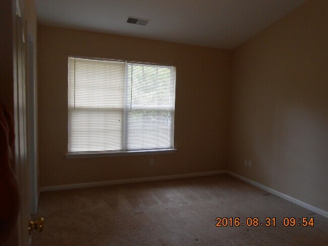 Building Photo - Renovated Three Bedroom Townhome in Townes of Buckwalter