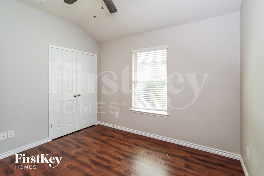 Building Photo - 1417 Villa Paloma Blvd