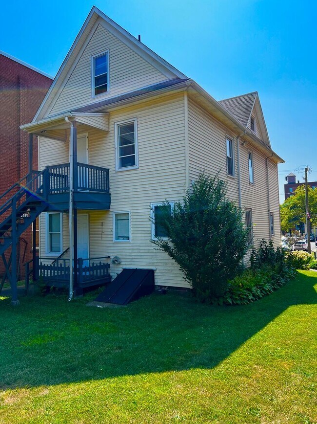 Building Photo - 58 Washington St