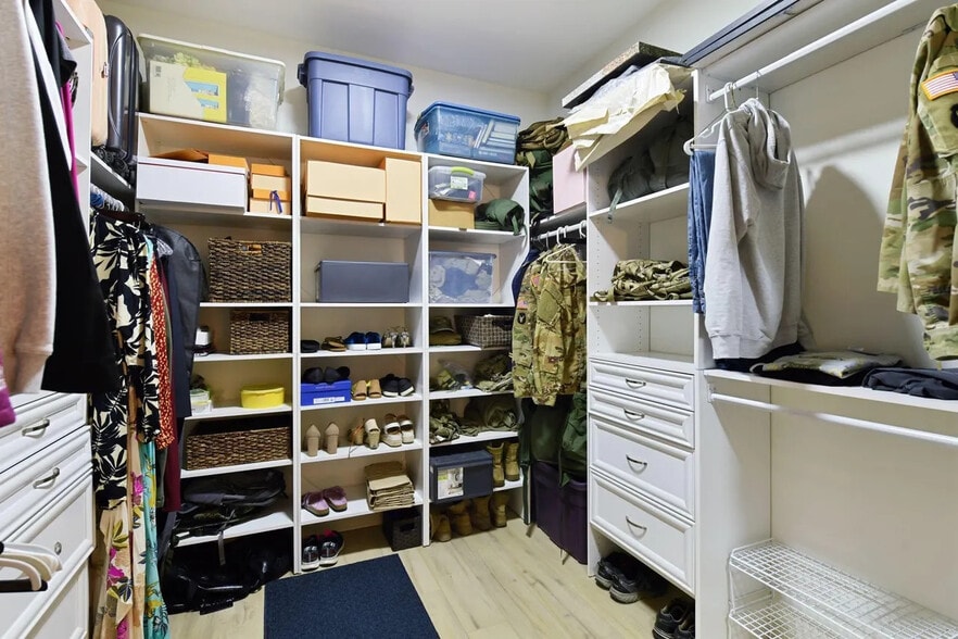 Building Photo - 3116 W Lake St