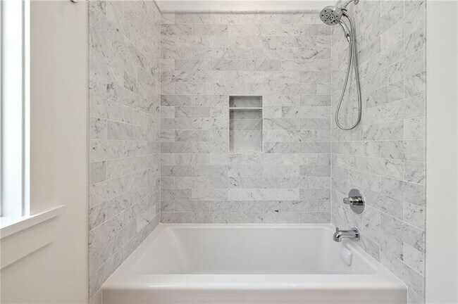 Building Photo - 267 E 11th St