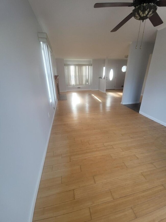 Building Photo - 1 Sunnydale Ct