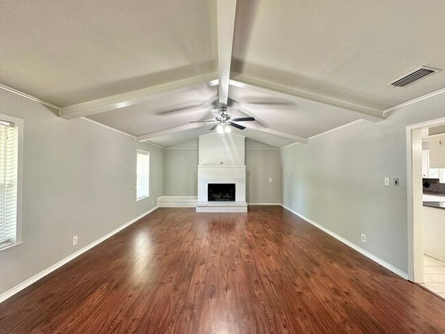 Building Photo - Beautiful 4 Bedroom 2 Bathroom home in Tyler!