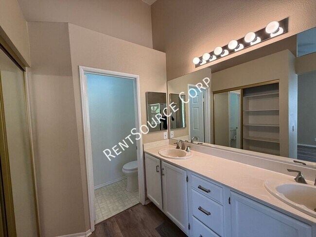 Building Photo - 38758 Almador Ct