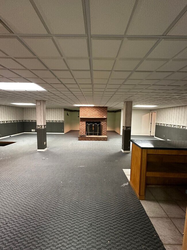 Building Photo - 1250-1254 Evans City Rd