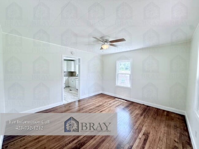 Building Photo - Cozy Brick Home with Huge Garage – Great K...