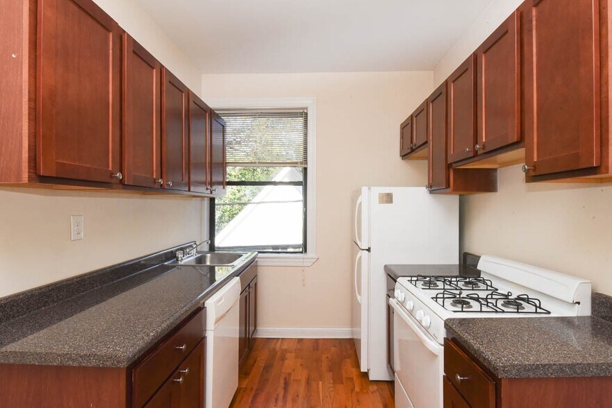 Building Photo - 1314 Oak Ave