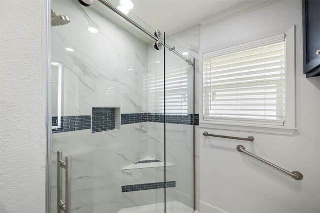 Building Photo - 855 Judiway St