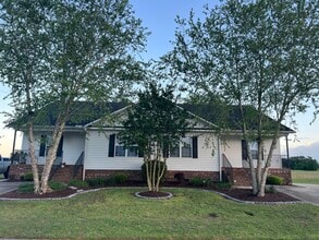 Building Photo - Deveron Townhome