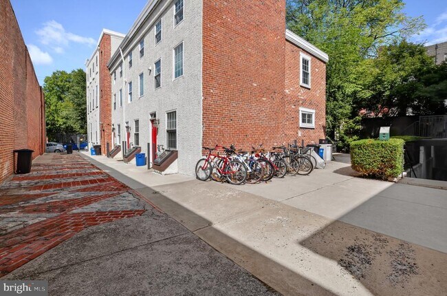 Building Photo - 1027 N 4th St