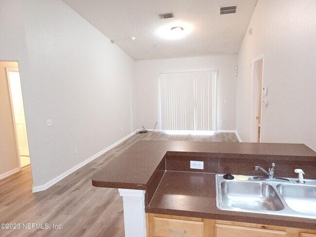 Building Photo - 2 BR 2 BA Condo COMING SOON!