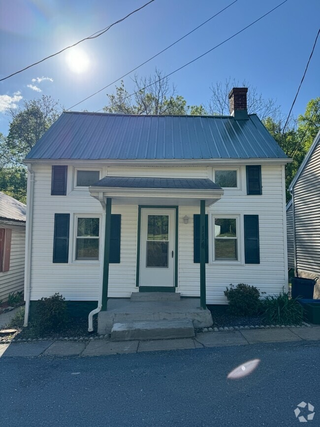 Building Photo - 114 College St