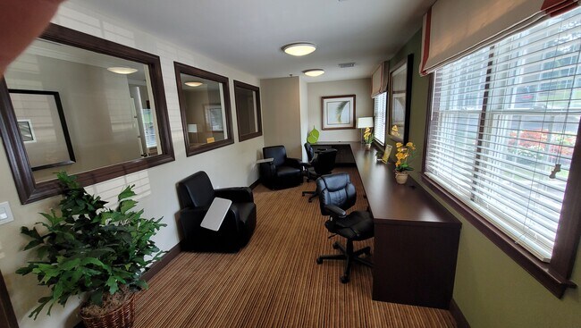 Host a business meeting - 1101 Primrose Ct