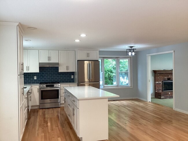 Building Photo - Charming Mukilteo Rambler in a Prime Location