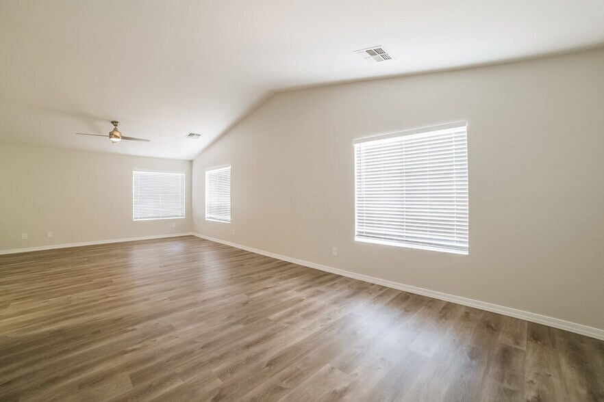Building Photo - 6815 N 129th Dr