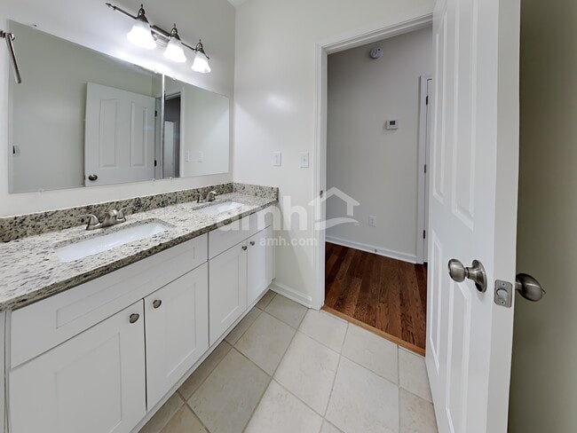 Building Photo - 5634 Broadway Dr W