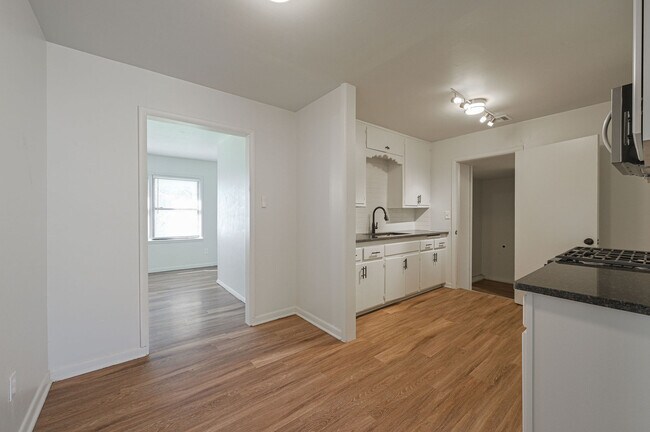 Building Photo - 5954 NW 35th St