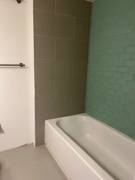 Master Bathroom - 2420 Diana Dr